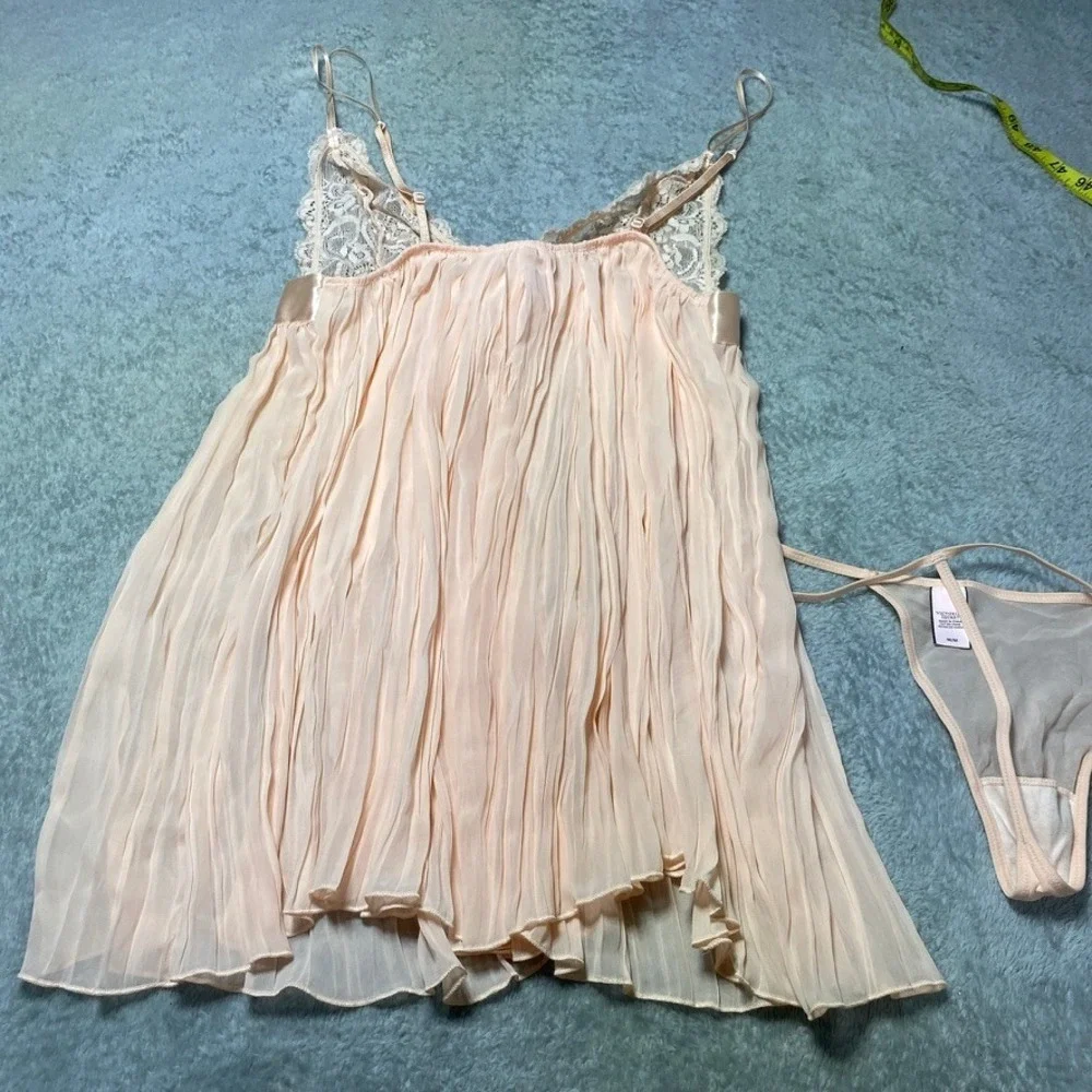 Victoria's Secret Womens M Babydoll Set Pleated Lace Peach 2pc Lingerie NWOT